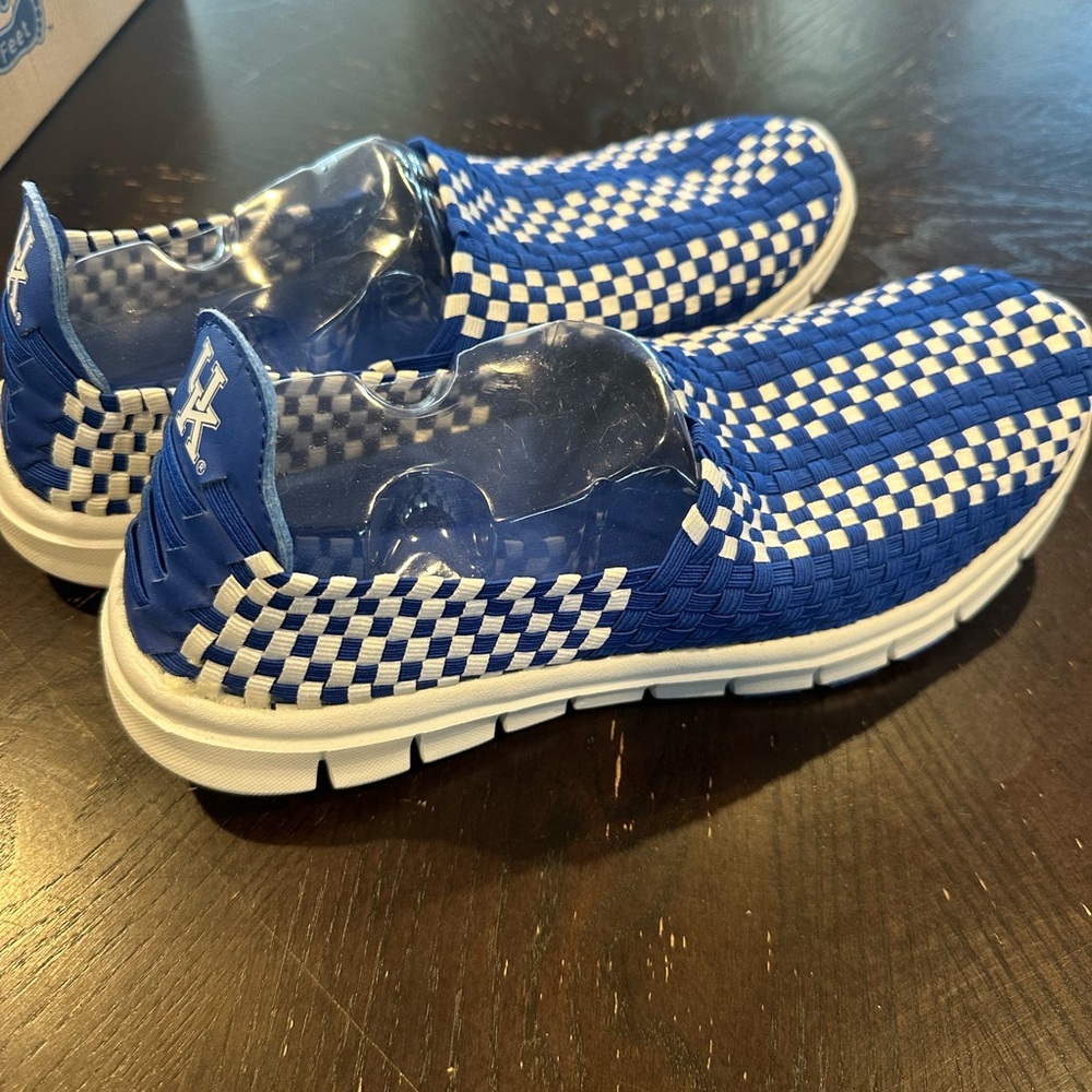 Kentucky Wildcats Woven Slip-On
Unisex Shoes‎ Men’s 11, Women’s 12